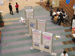 ご意見をご記入いただいている様子