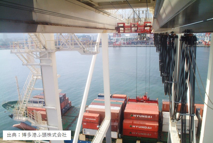 ガントリークレーン操縦室